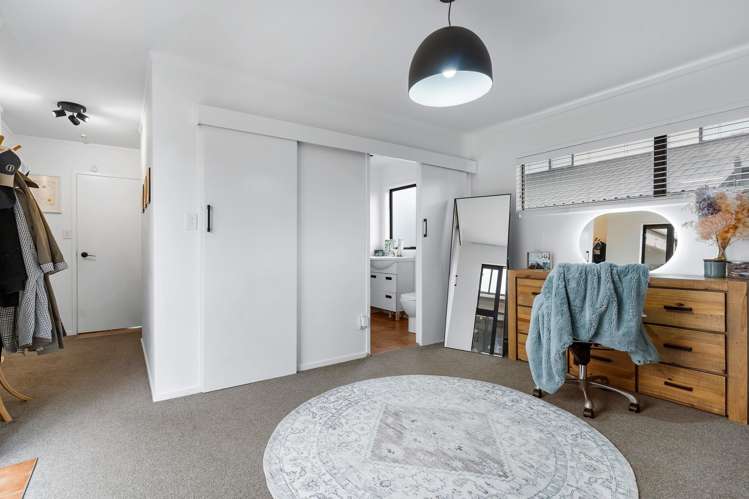 25 Sunningdale Street Wattle Downs_14