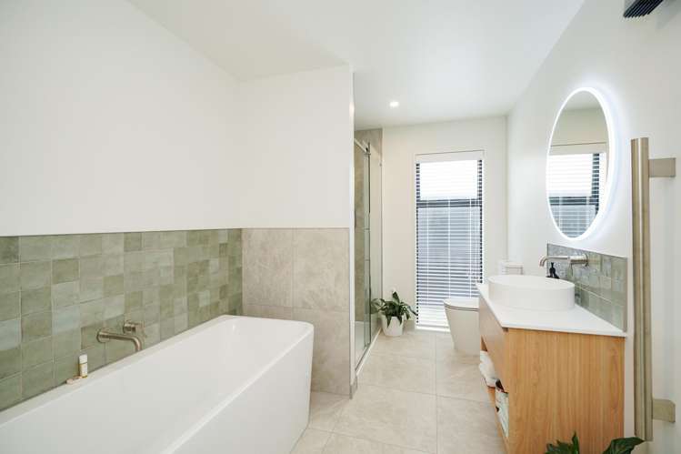 177 Queens Drive Richmond_22