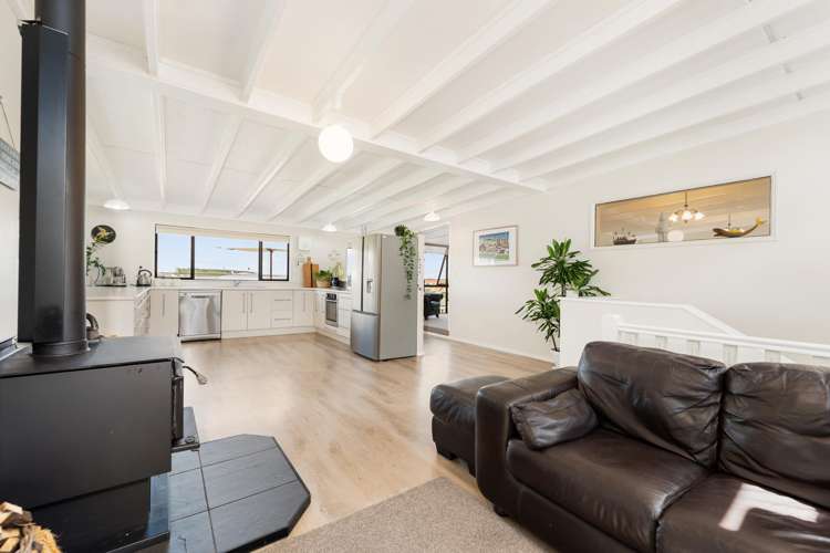 8 Roore Street Foxton Beach_17