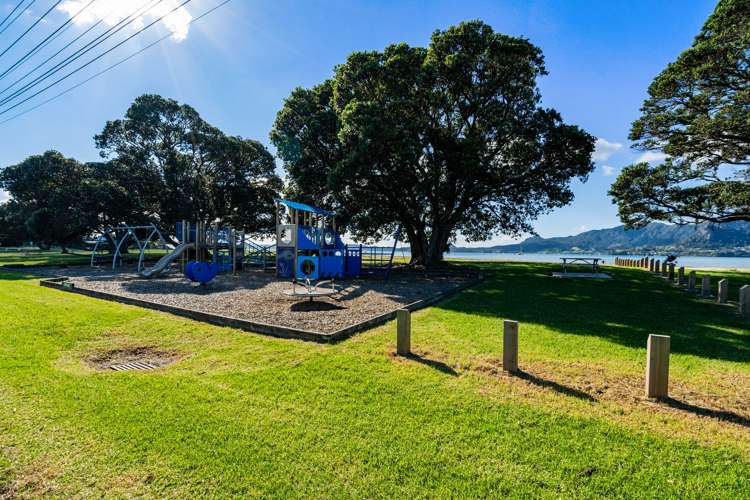 19 Finch Street One Tree Point_29