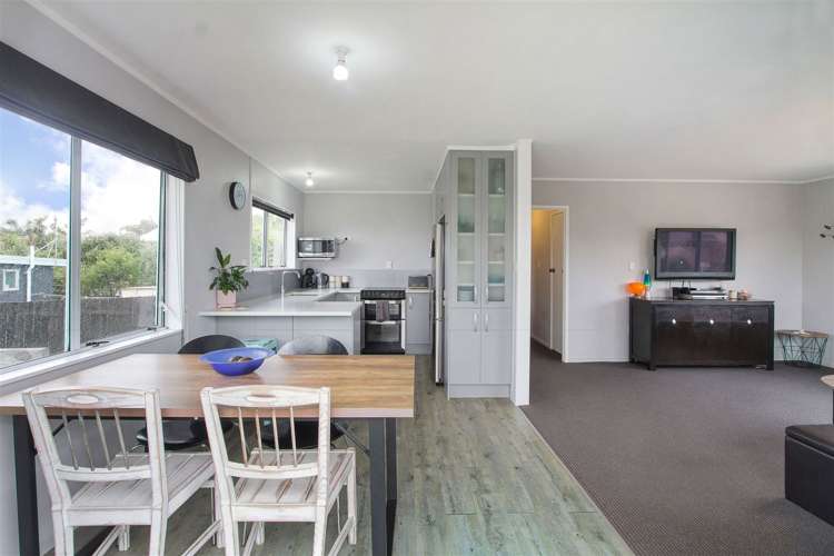 25 Crispe Road Clarks Beach_18