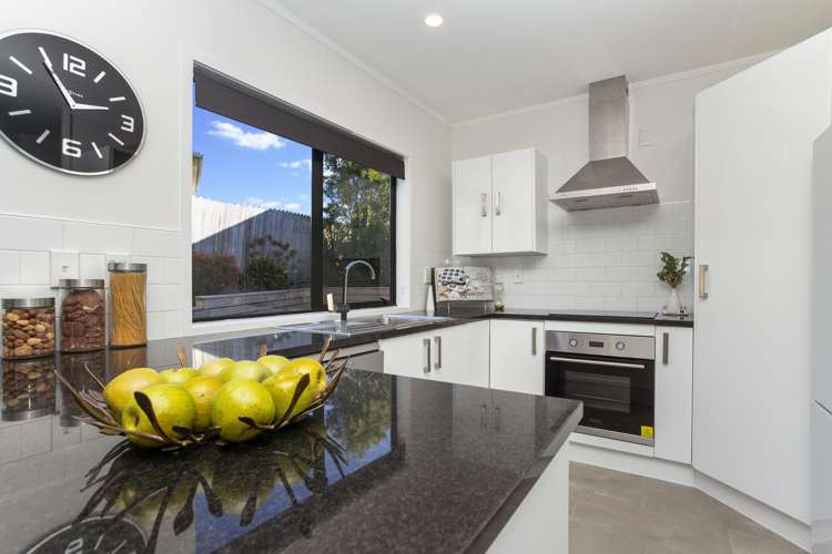 3/20 Gossamer Drive Pakuranga Heights_12