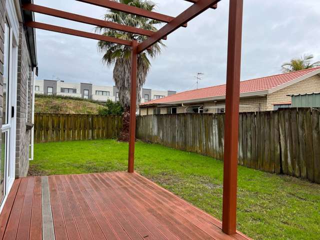 2/36 Heathridge Place Pakuranga Heights_1