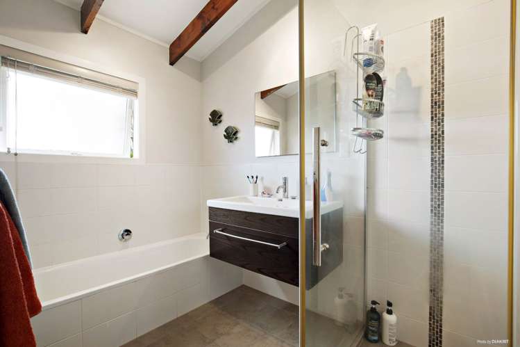 77 Willerton Avenue New Lynn_11