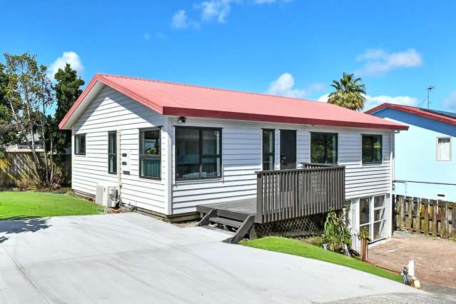 Freestanding - Like New & Room For Granny