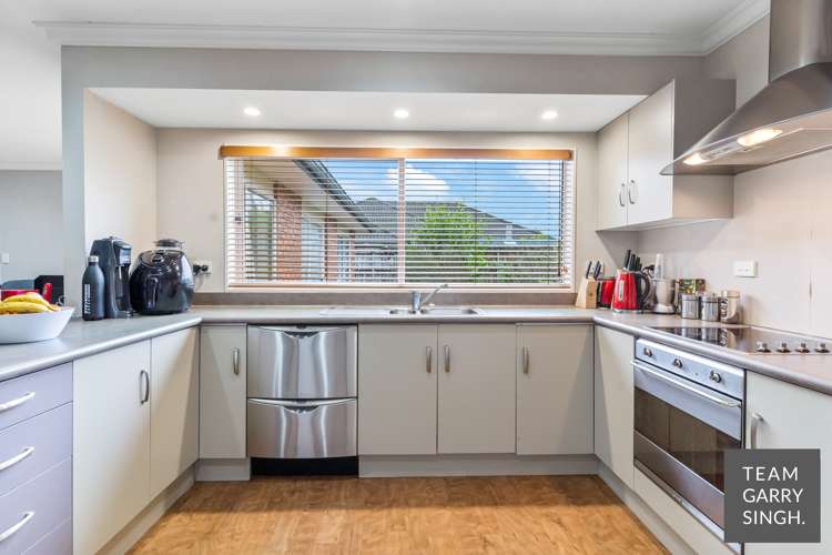 23 Castlehill Court Wattle Downs_5