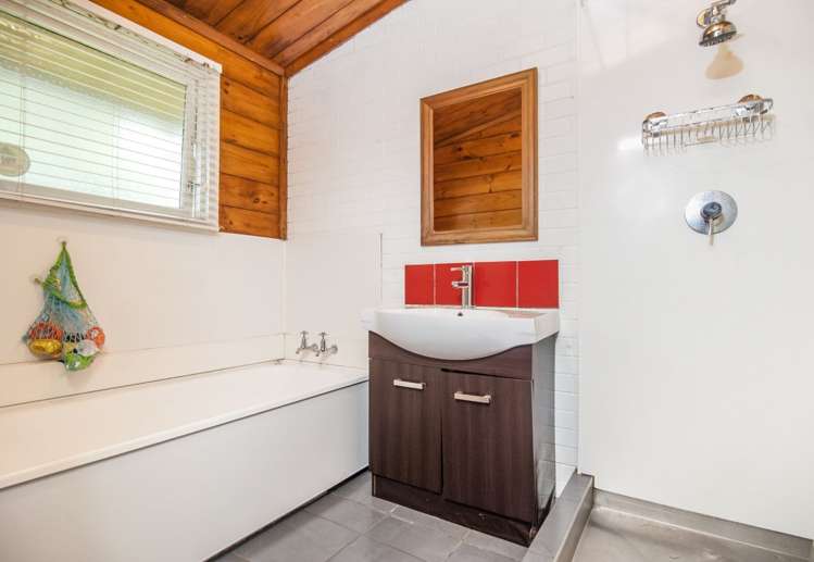 92 Sabulite Road Kelston_9