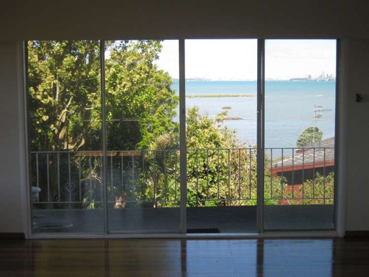 2/46 Gill Avenue Te Atatu Peninsula_2
