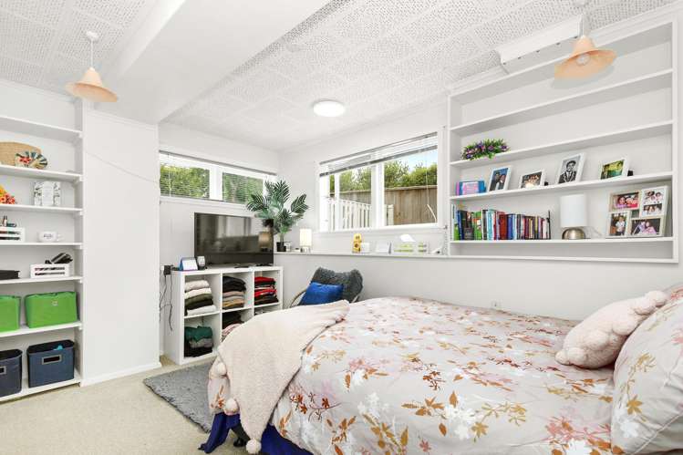 64 Larsen Crescent Tawa_15