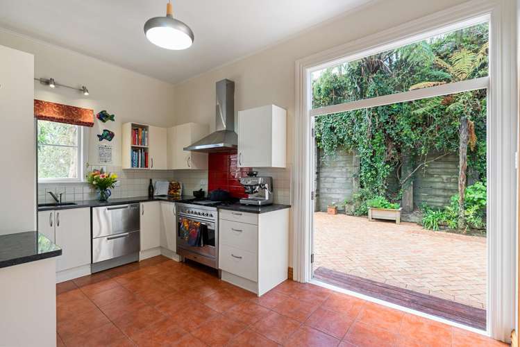 87 Nevay Road Miramar_13