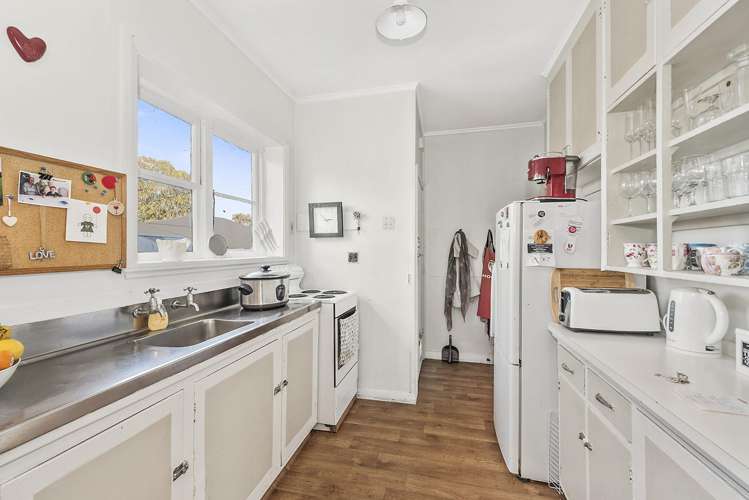 2 Bains Avenue Hamilton East_7