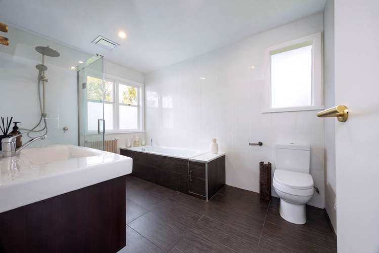 82 Atkinson Road Titirangi_17