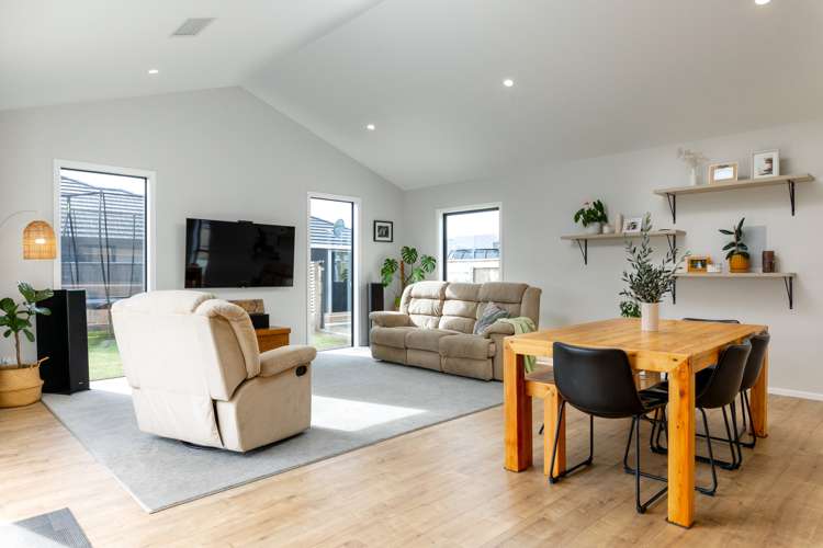 24 Catalina Crescent Burleigh_13