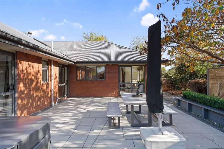 16 Riverwood Boulevard Redwood_16