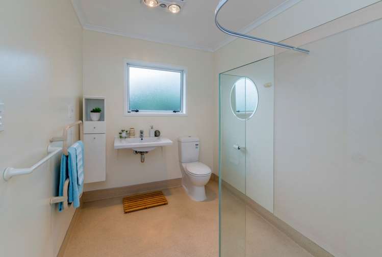 2 Barclay Grove Hokio Beach_17