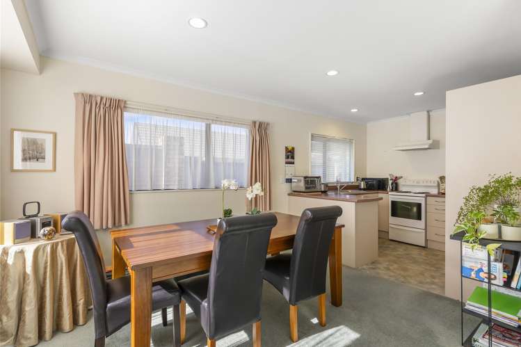 75/42e Main Road Tawa_6