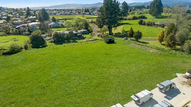 11 Lloyd Crescent Pukehangi_2