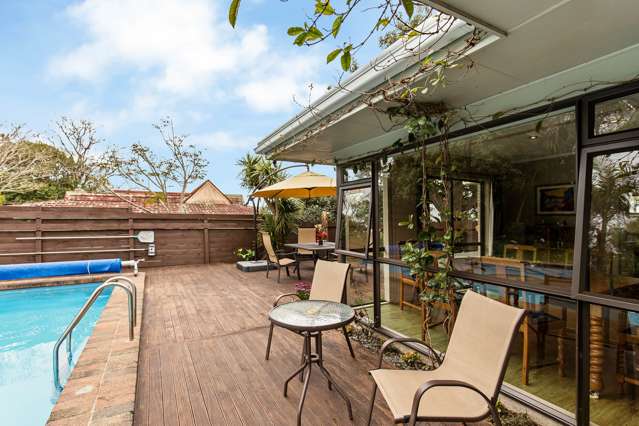 25 Serrita Avenue Sunnyhills_1