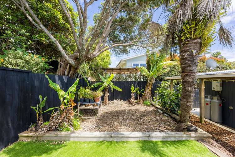 35 Pohutukawa Avenue Red Beach_34