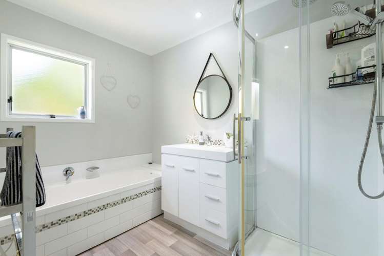 1/6 Phillipa Place Browns Bay_18