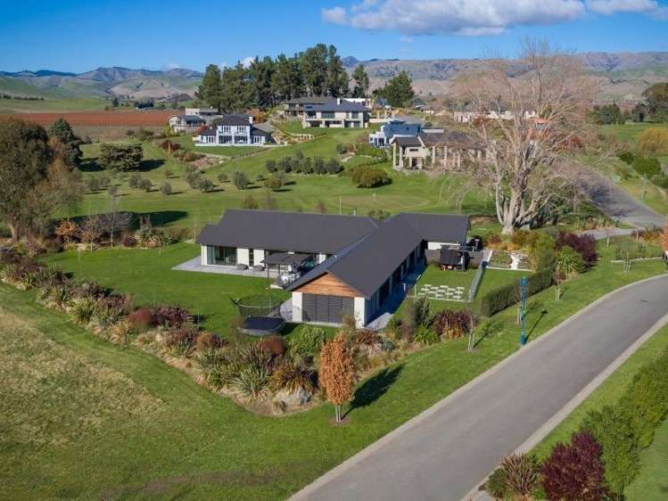 4 Bradleigh Park Fairhall_10