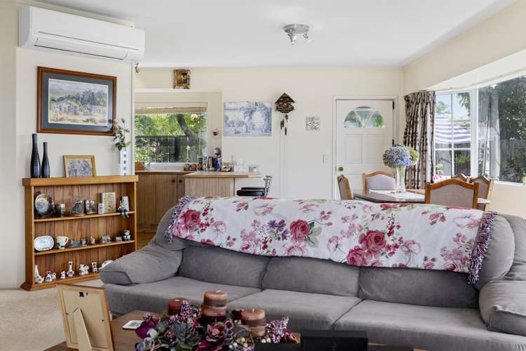 2/8 Kinder Street Acacia Bay_13