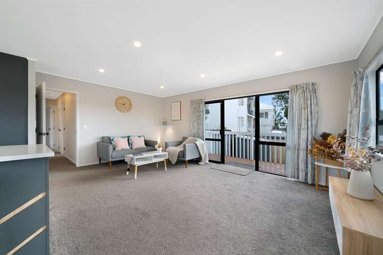 2/40C West Coast Road Glen Eden_7