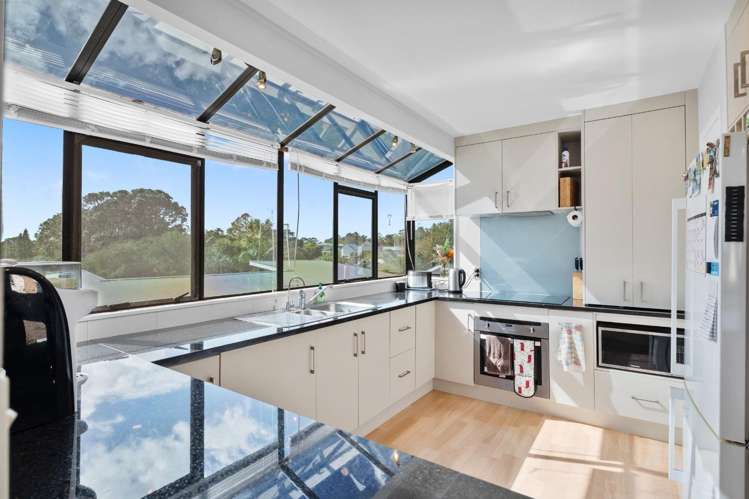 2/12 Gazelle Avenue 1603_6