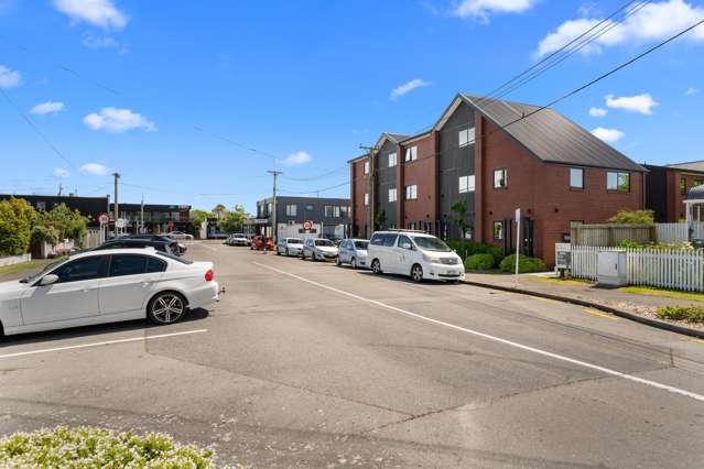 Easy Car parking! Priced To Sell!