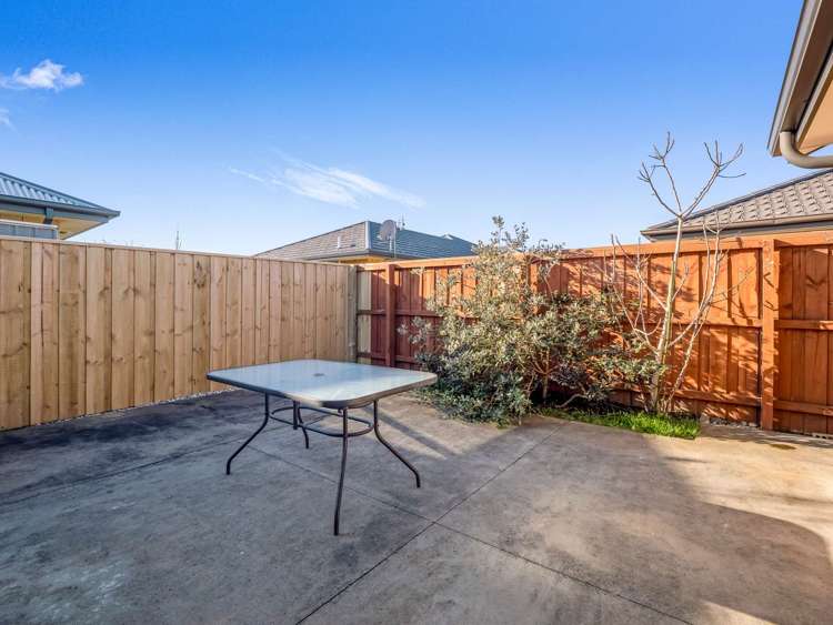 33 Faringdon Boulevard Rolleston_24