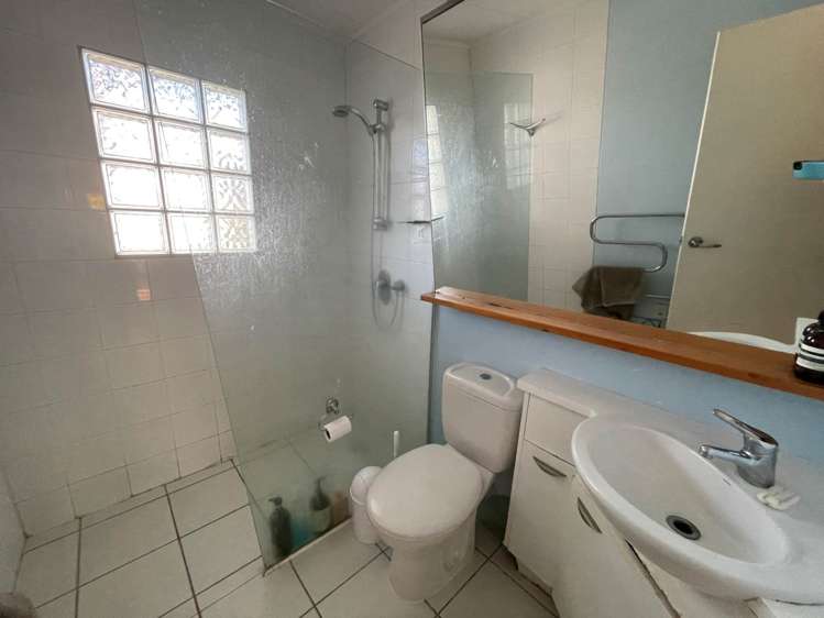 10/18 Parr Terrace Castor Bay_7