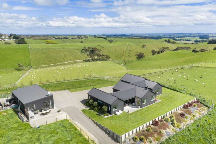 51 View Road Halcombe_0