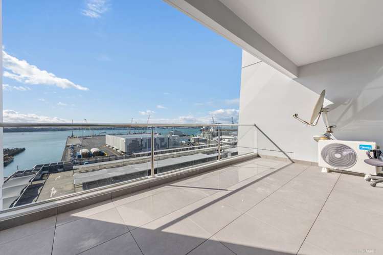 1106/2 Beach Road_1