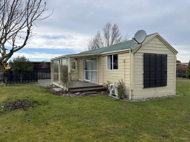 Charming 2-Bedroom Cottage – Glenavy Riverside Village