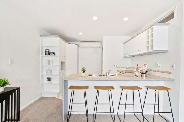 2/561 Blockhouse Bay Road_5