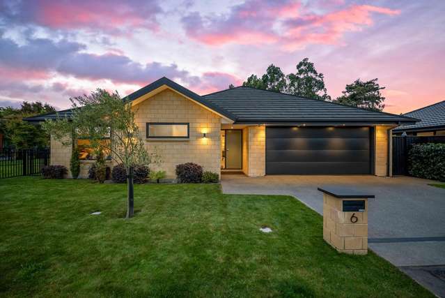 Spacious Family Home on Reserve Boundary