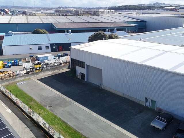 Affordable Warehouse with Container Drop