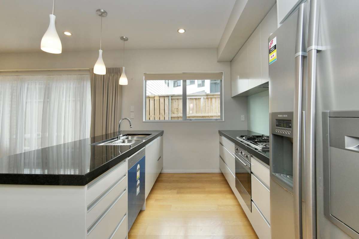 Large family living close to amenities 4