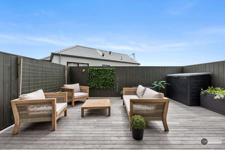 15/6 Oswald Crescent Paparangi_6