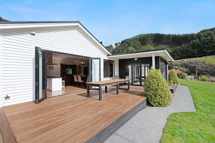 541 South Makara Road Makara_23