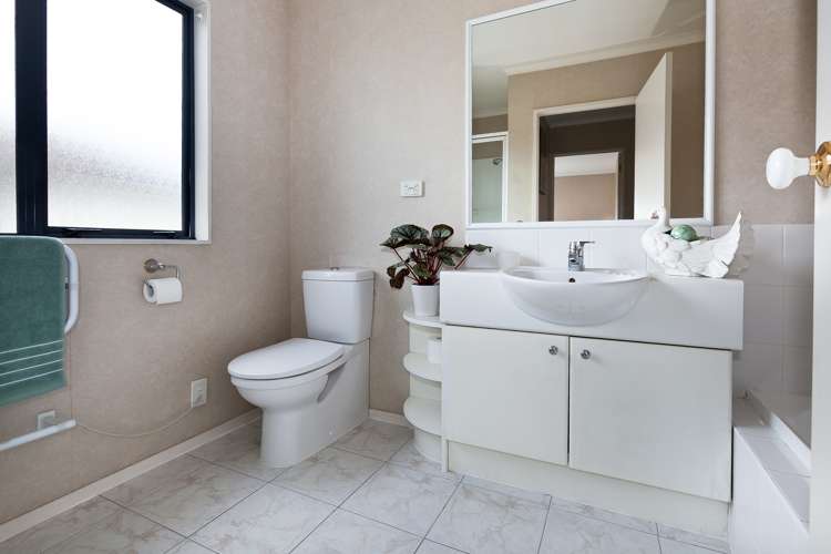 13 Canterbury Park Lane Ellerslie_11