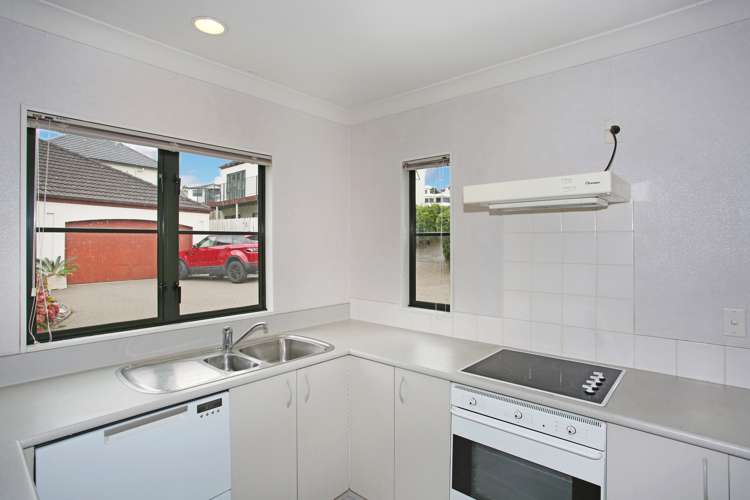 2/7 Ribbonwood Crescent Goodwood Heights_7