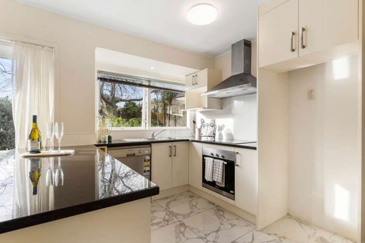 2/14 Andrea Place Sunnyhills_5