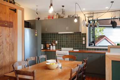 105 Laingholm Drive_2