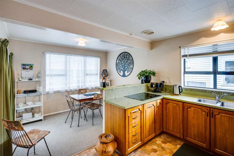 1204 Norfolk Crescent Mayfair_8