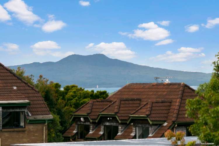 12a Girrahween Drive Totara Vale_1