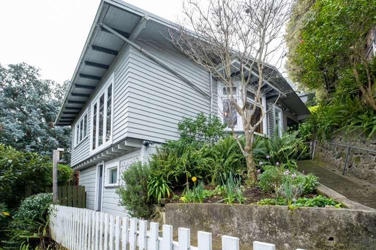 4 Guys Hill Road Hospital Hill_17