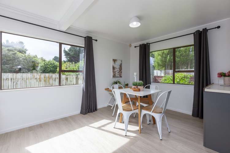 13 Forest Road Raumati South_8