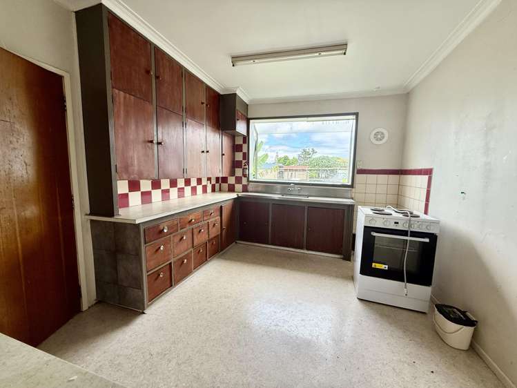 243 Preston Road Otara_11