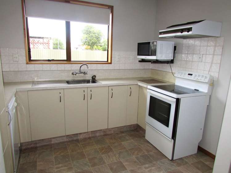 2/19 Cowper Street Greymouth_4